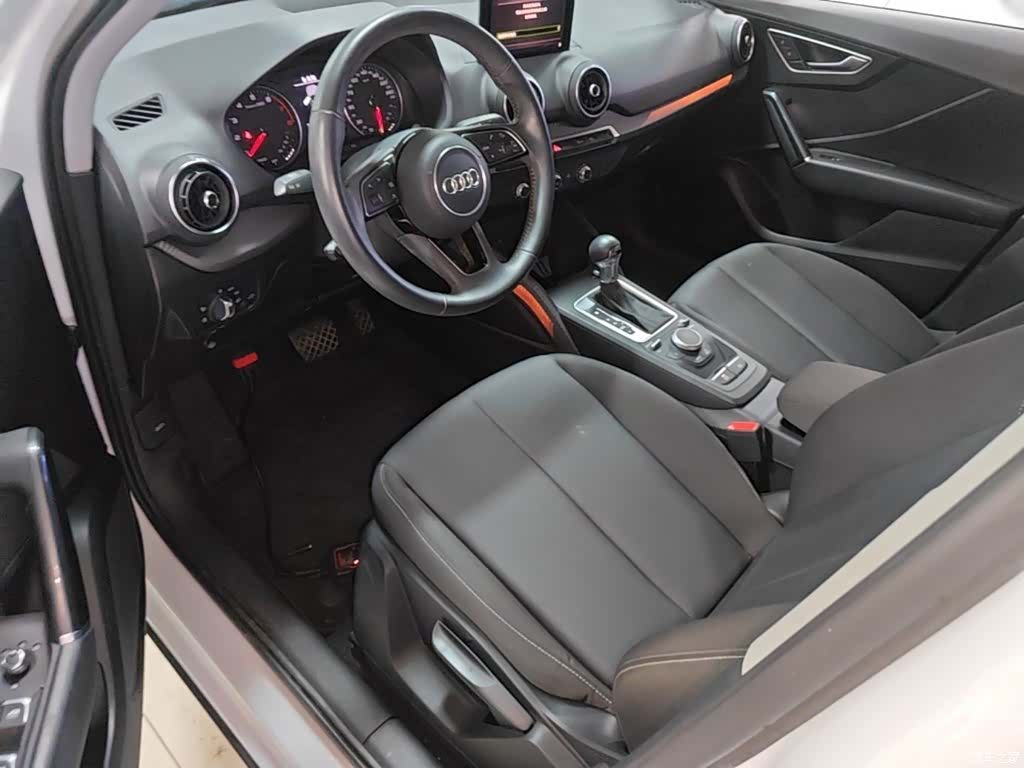 Audi Q2L, 2020 11