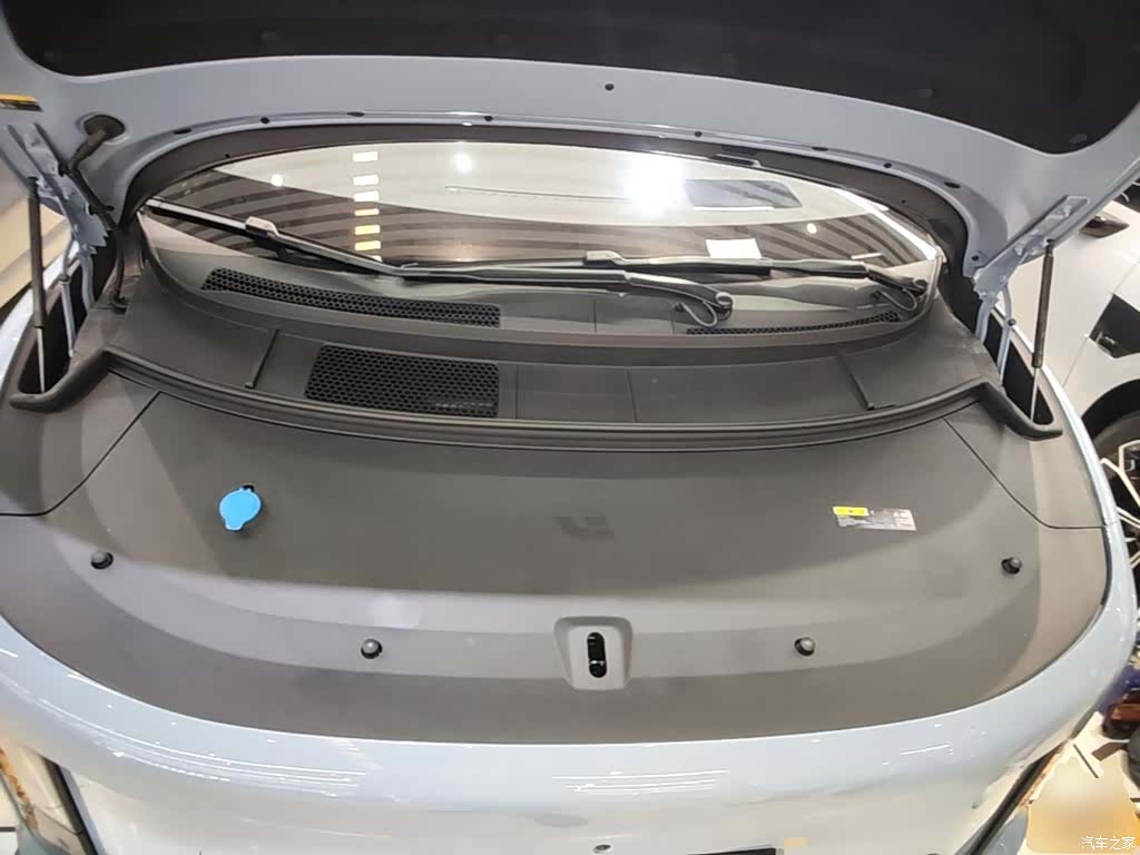 Li Auto i8, 2025 16