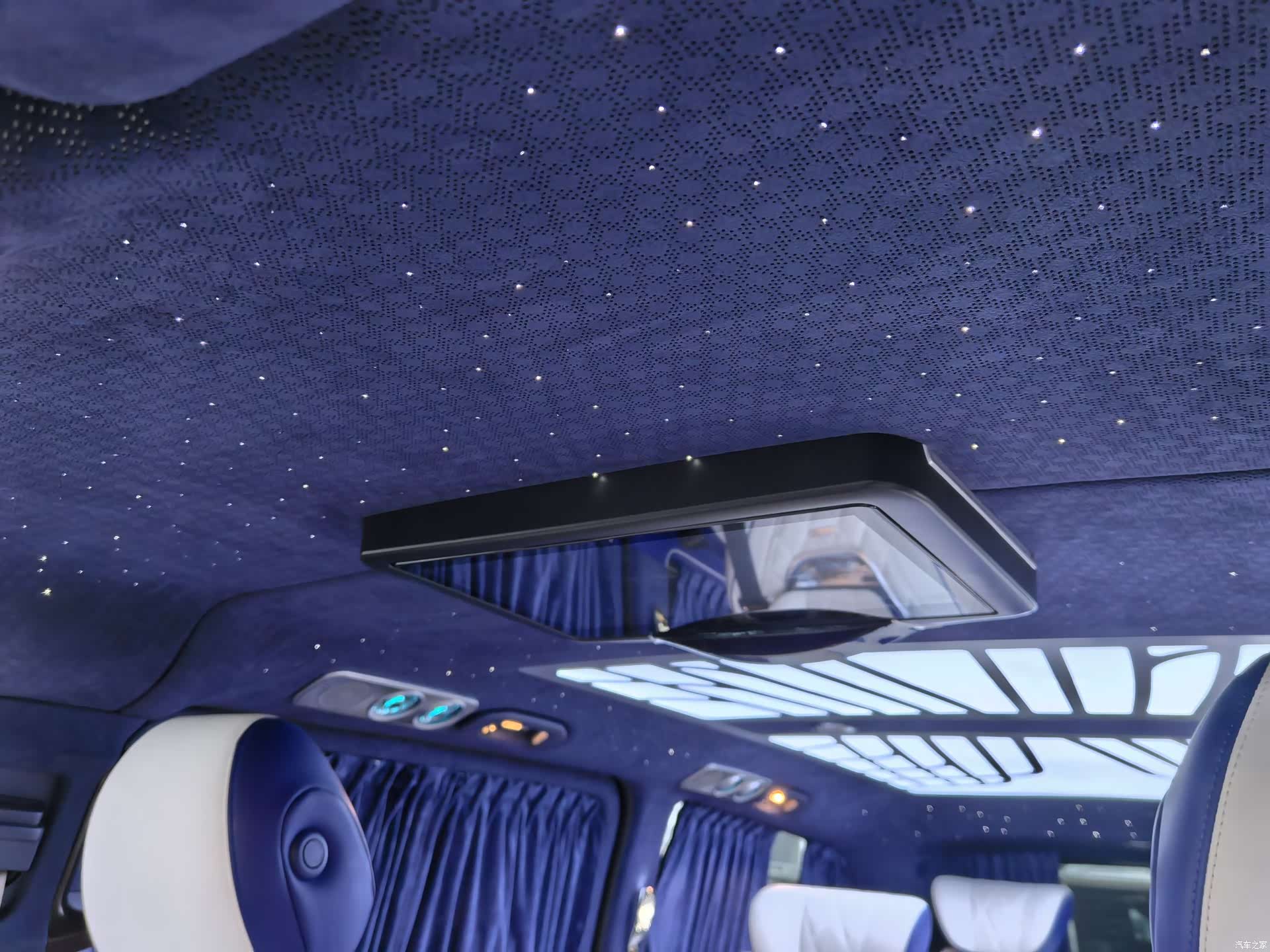 Mercedes-Benz V-Class, 2023 19