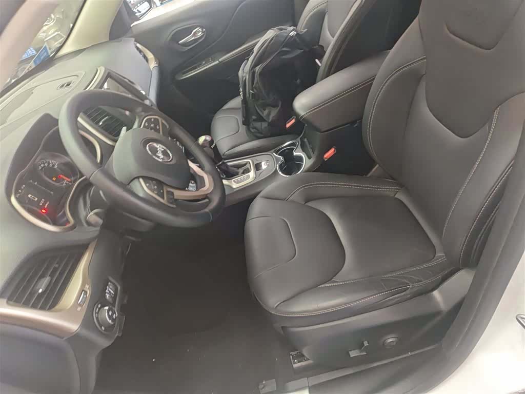 Jeep Cherokee, 2016 15