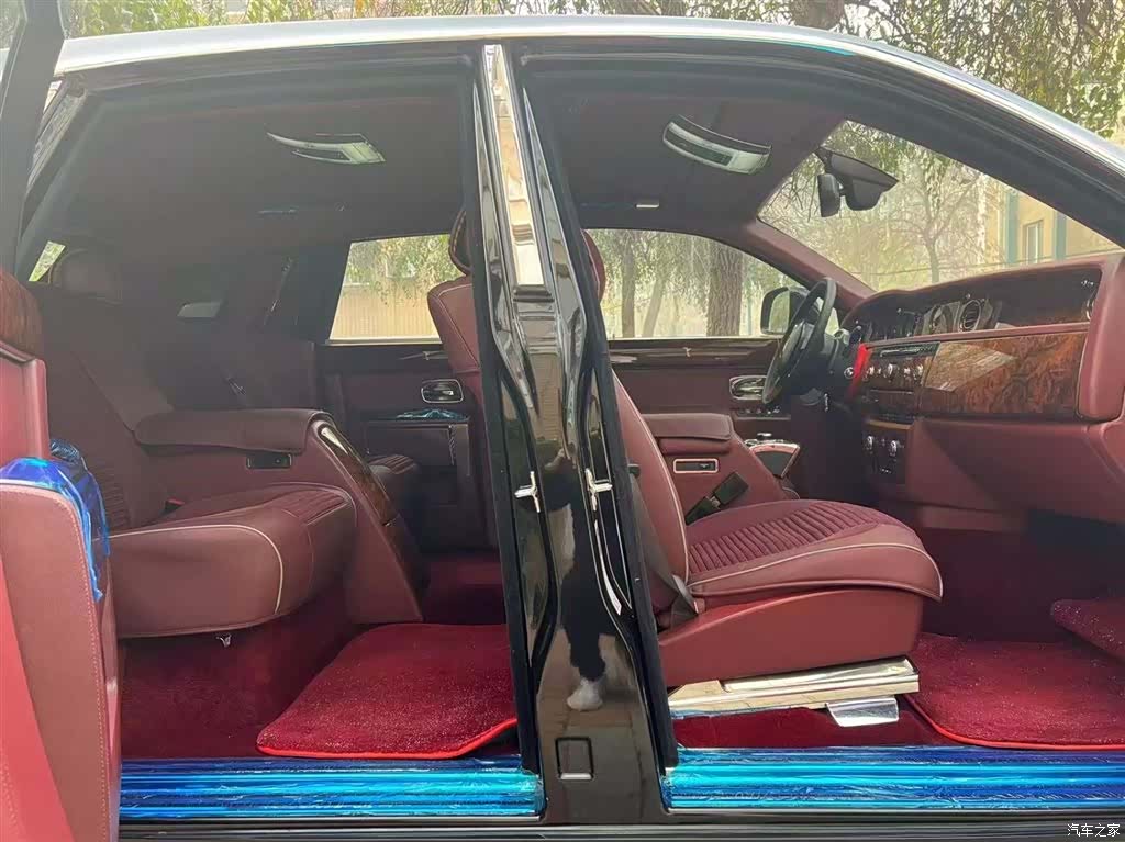 Rolls-Royce Phantom, 2013 4