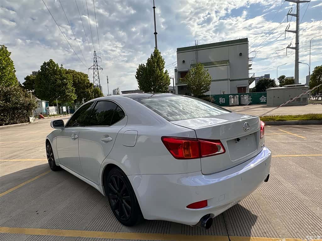 Lexus IS, 2009 3