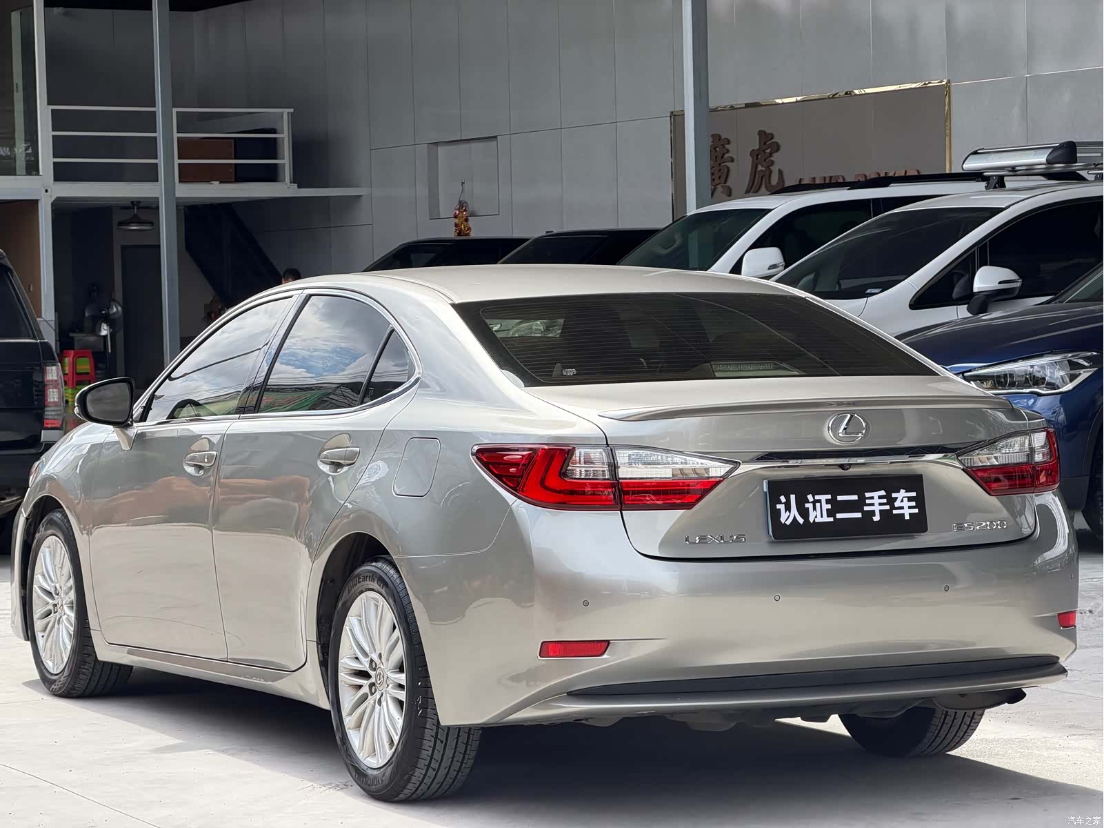 Lexus ES, 2015 4