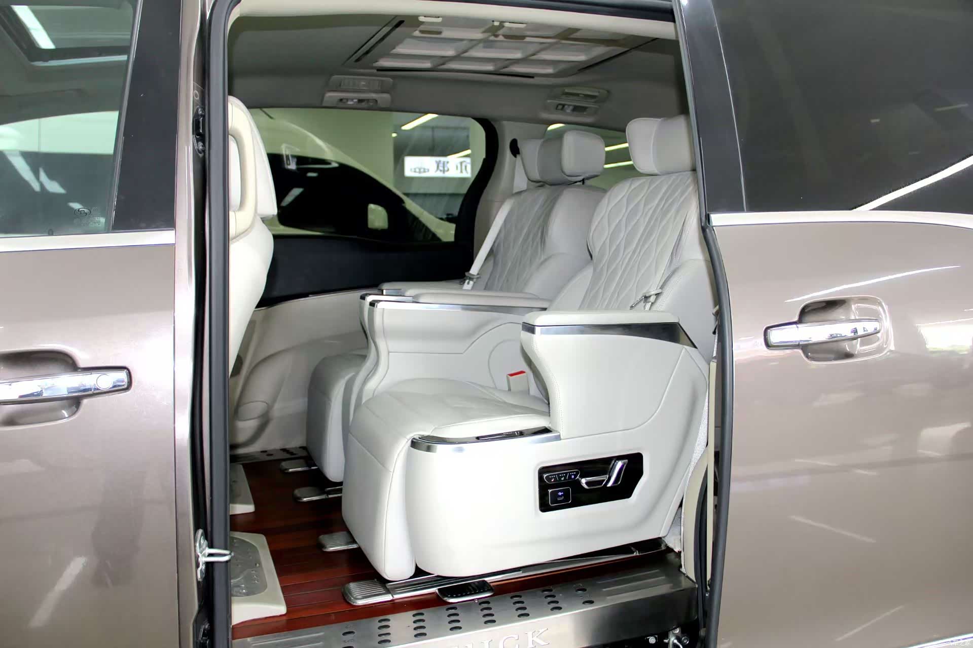 Buick GL8, 2019 7