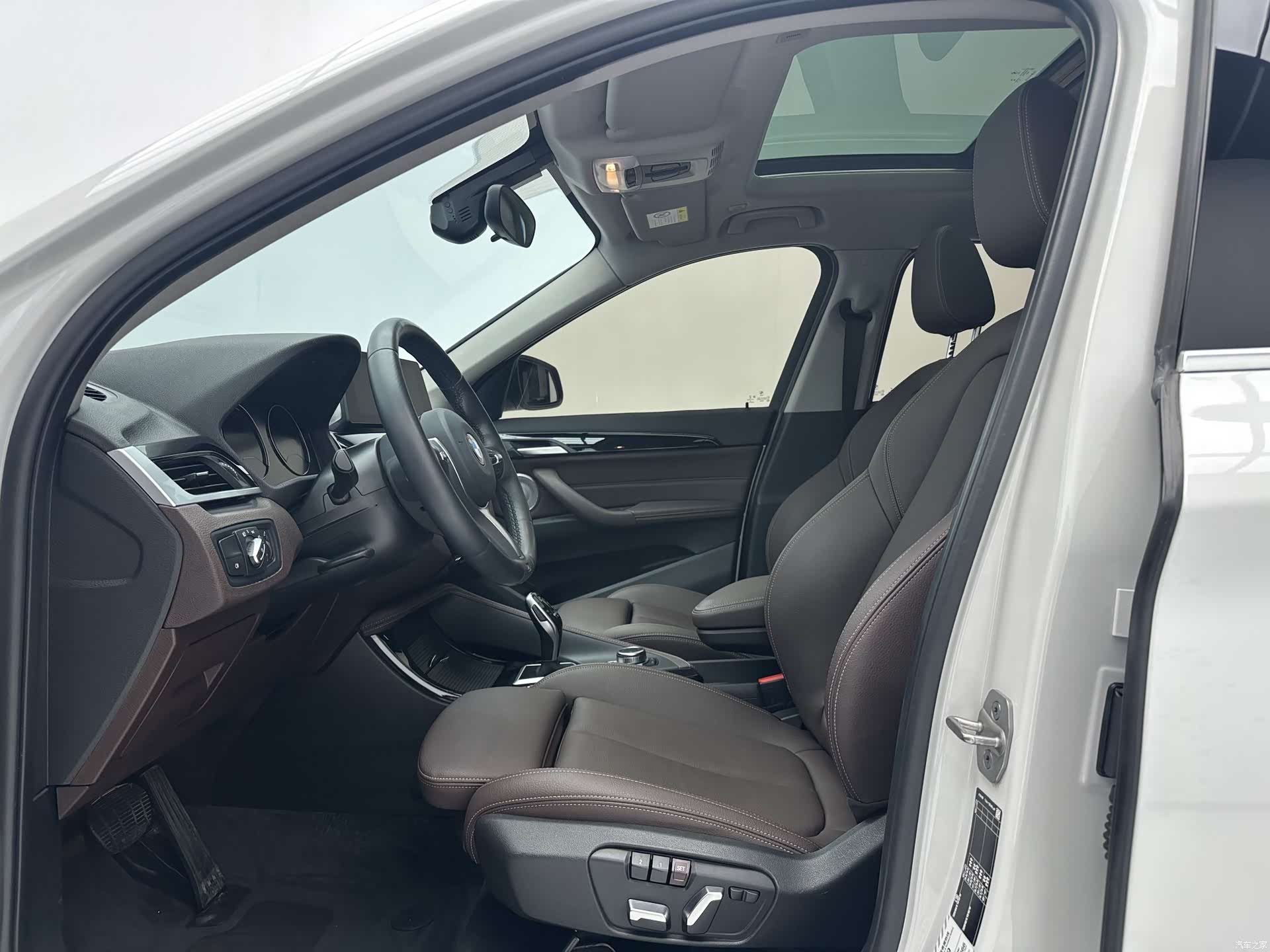 BMW X1, 2023 все фото