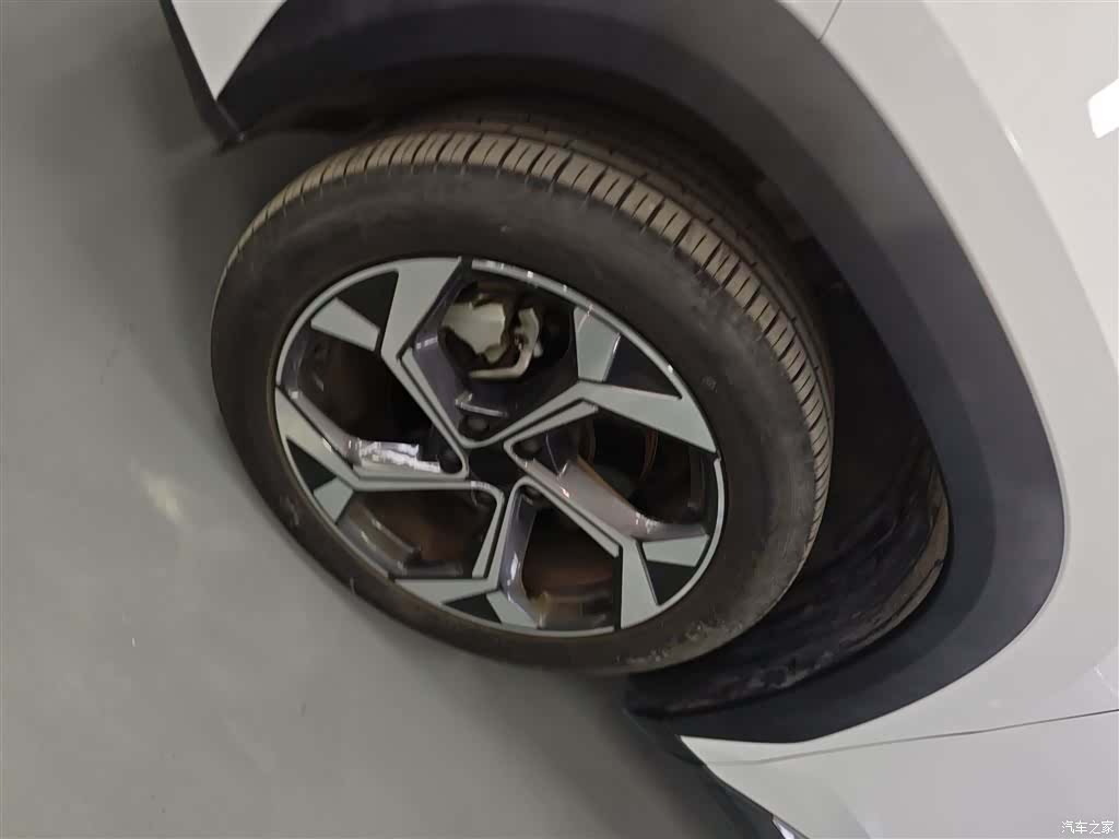 Geely Boyue, 2026 23