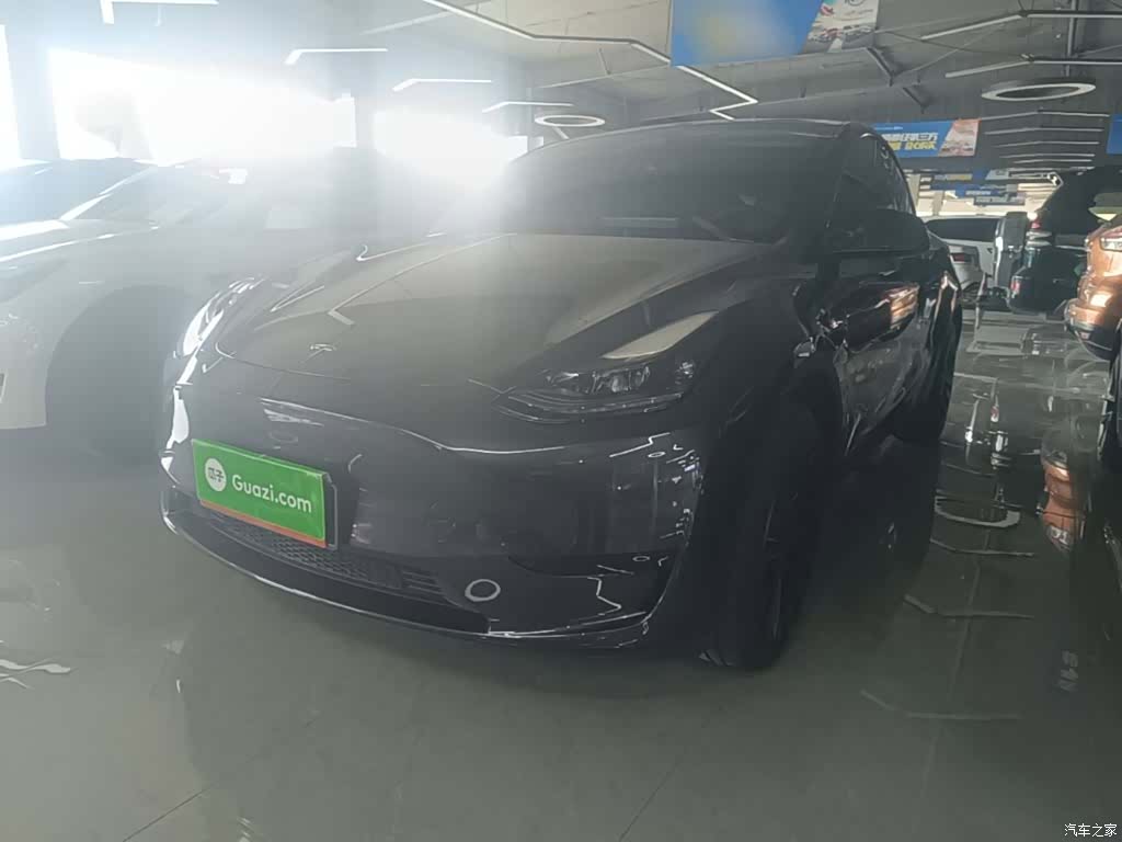 Tesla Model Y, 2024 1