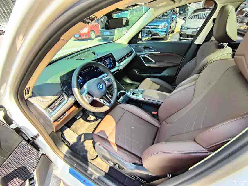 BMW iX1, 2024 все фото