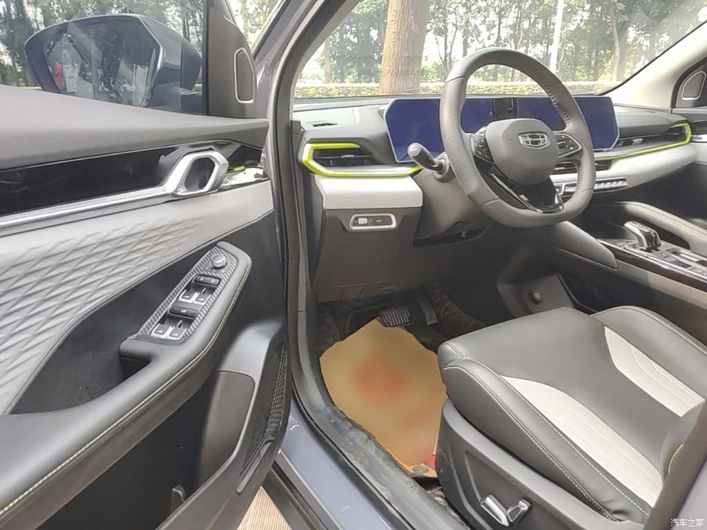 Geely Coolray, 2023 16
