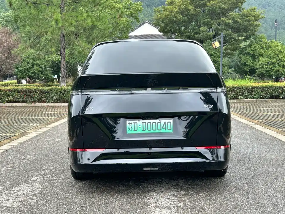 XPENG X9