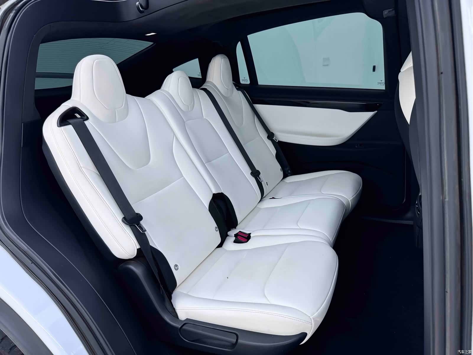 Tesla Model X, 2021 26