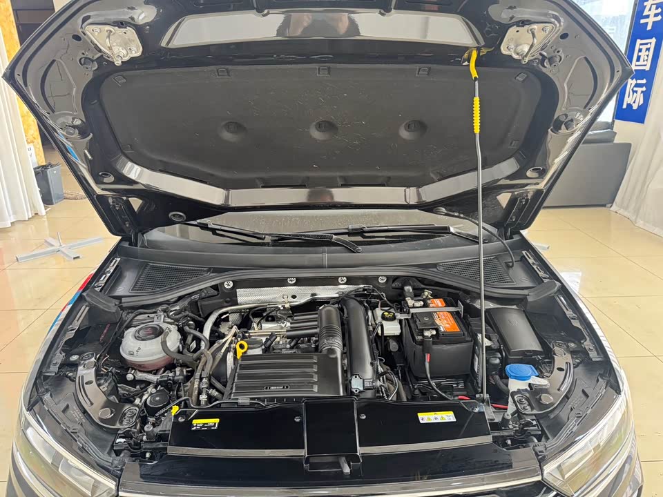 Volkswagen T-ROC exploring Songs