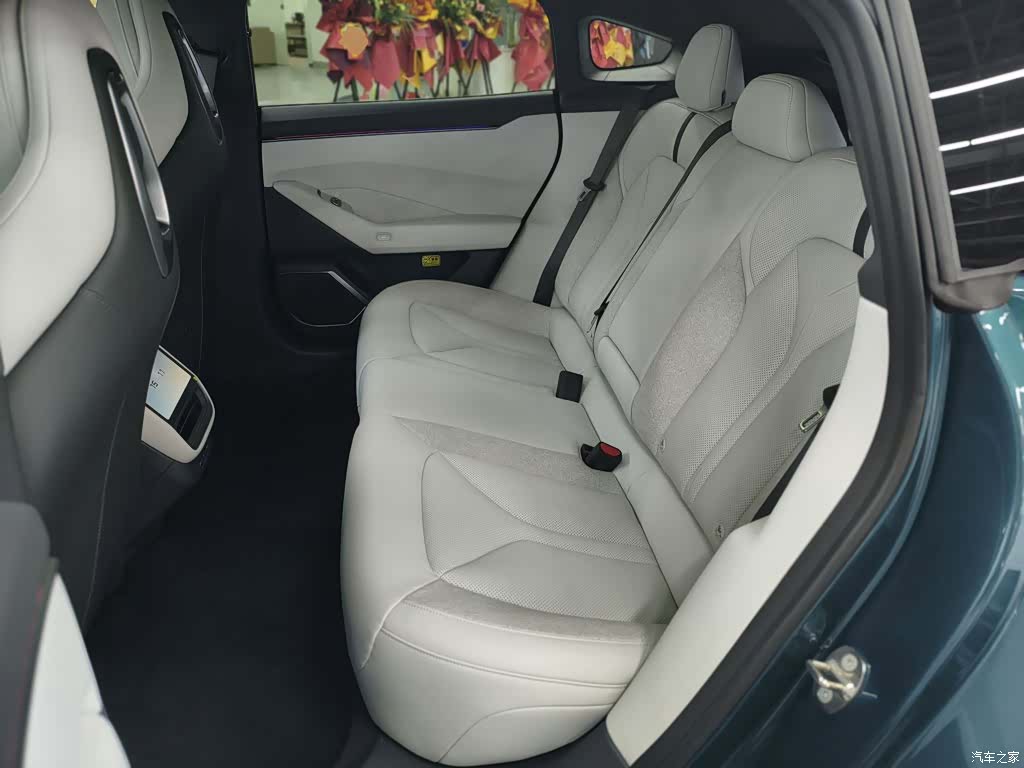 Xpeng P7, 2025 17