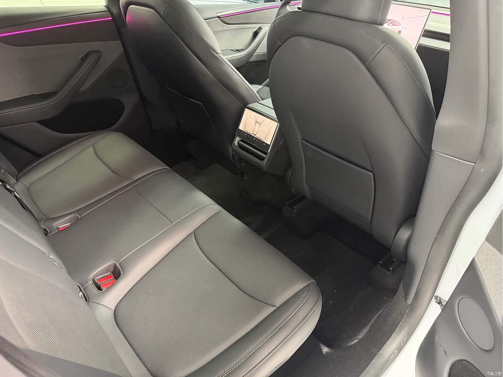 Tesla Model Y, 2026 8