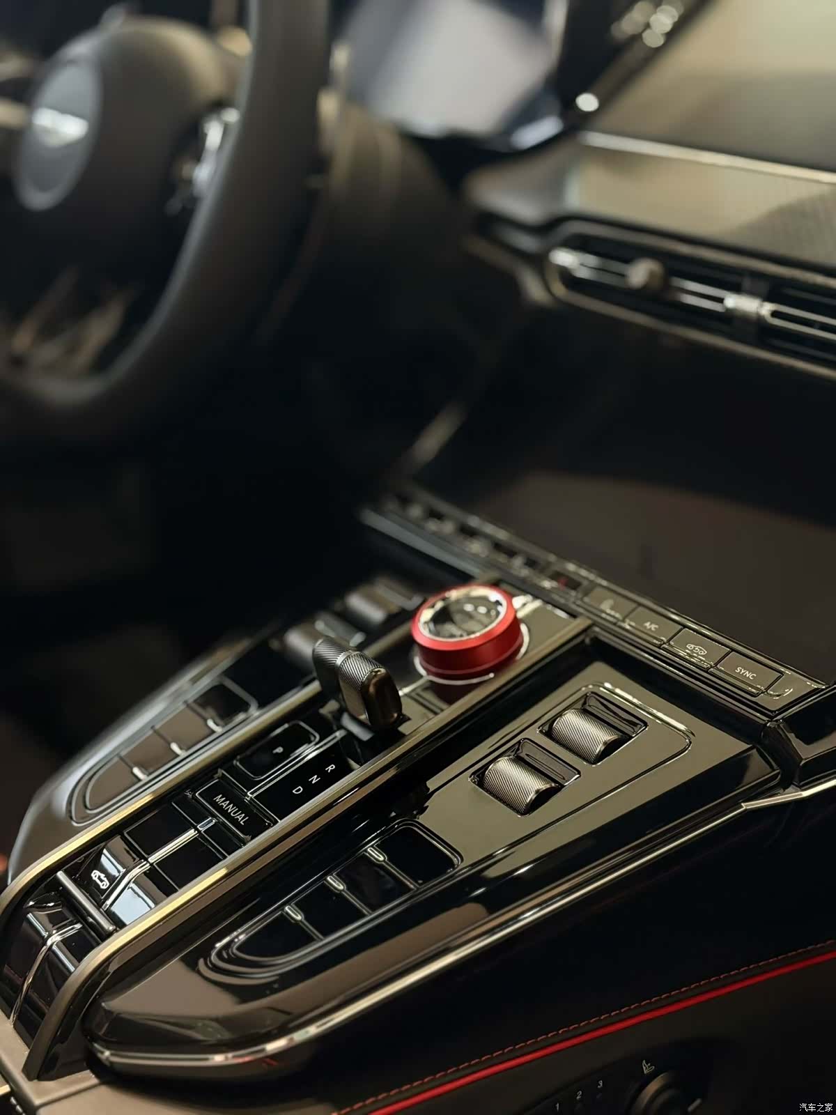 Aston Martin Vantage, 2026 все фото