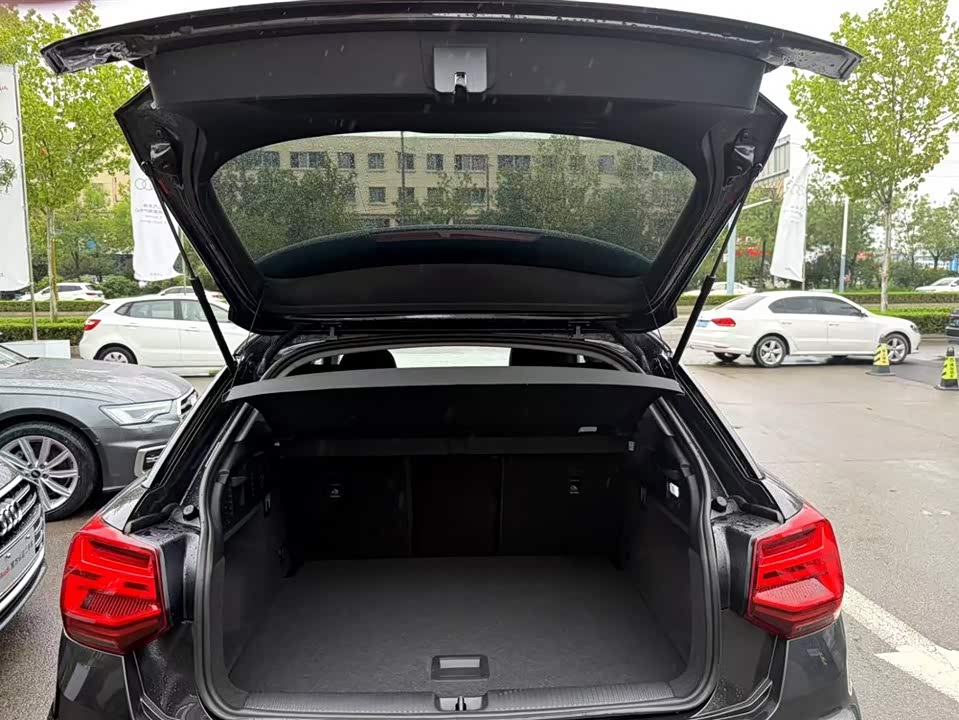 Audi Q2L