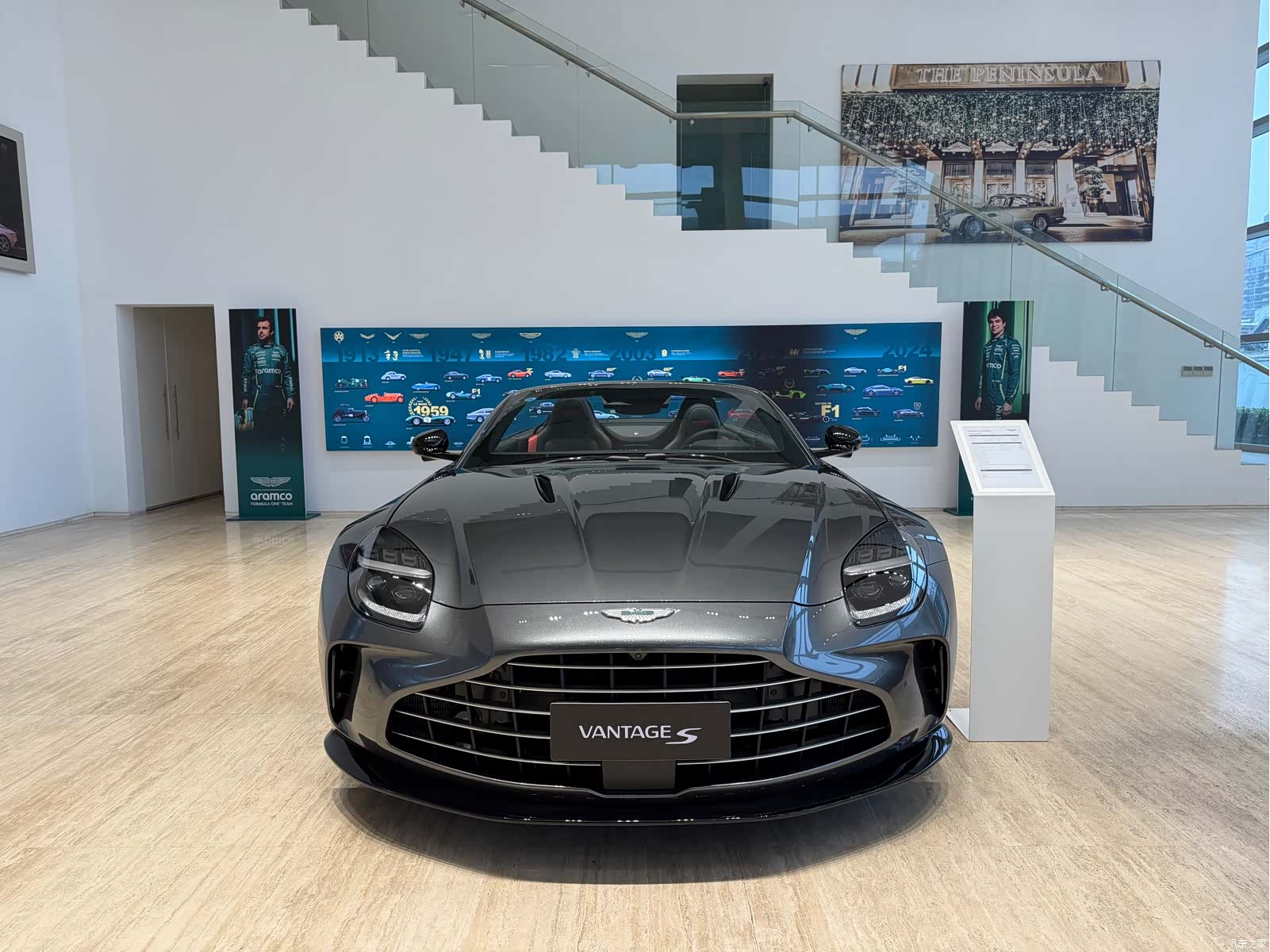 Aston Martin Vantage, 2026 10