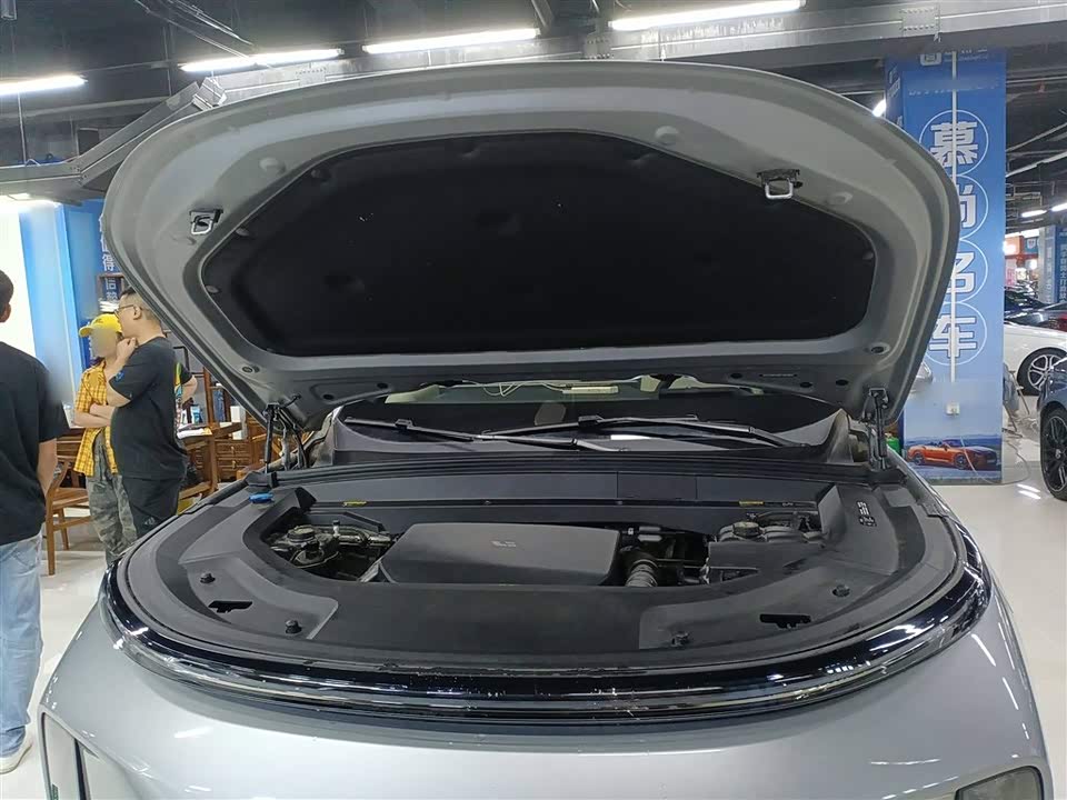 Li Auto Ideal L8