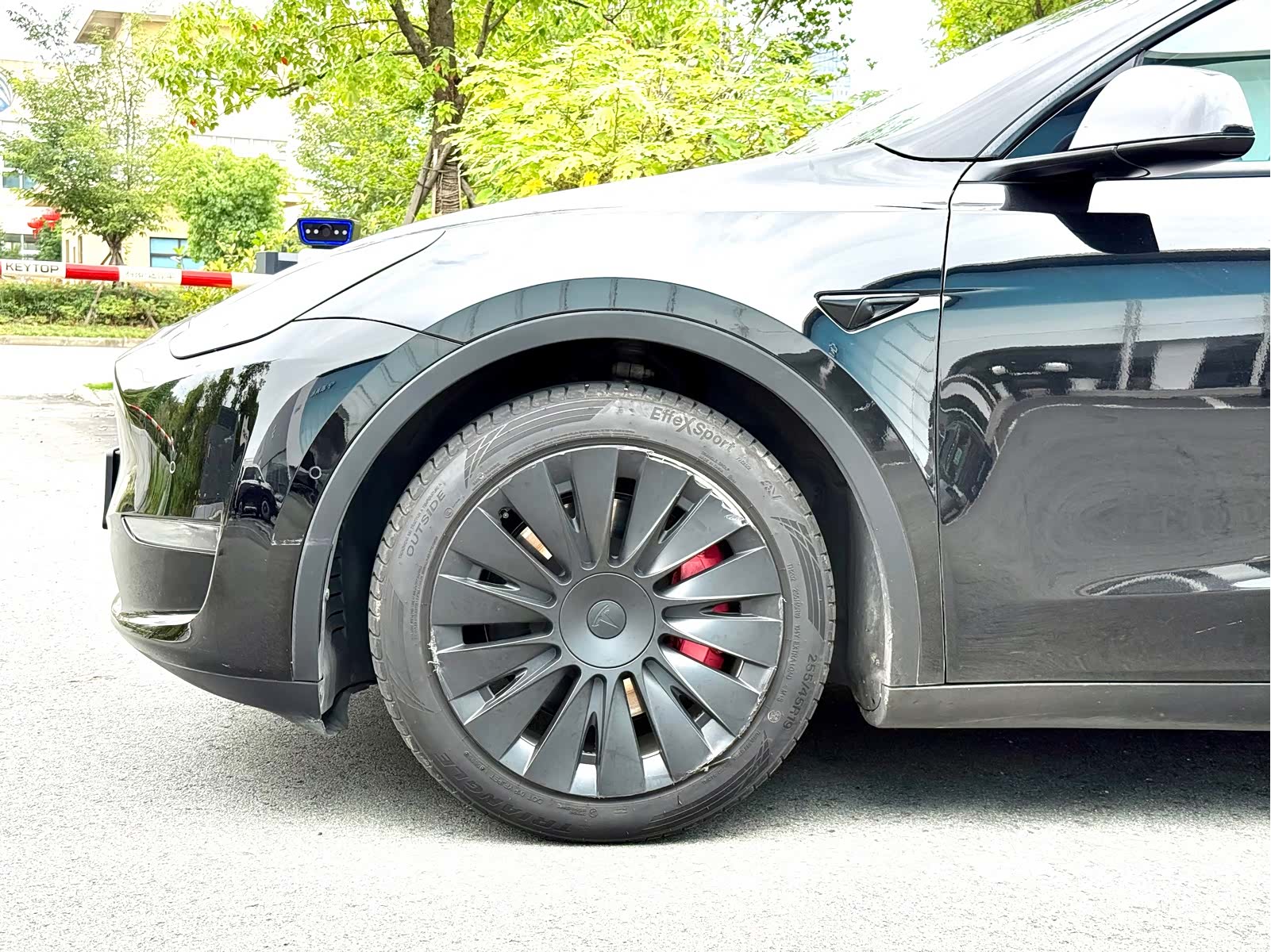 Tesla Model Y, 2023 16
