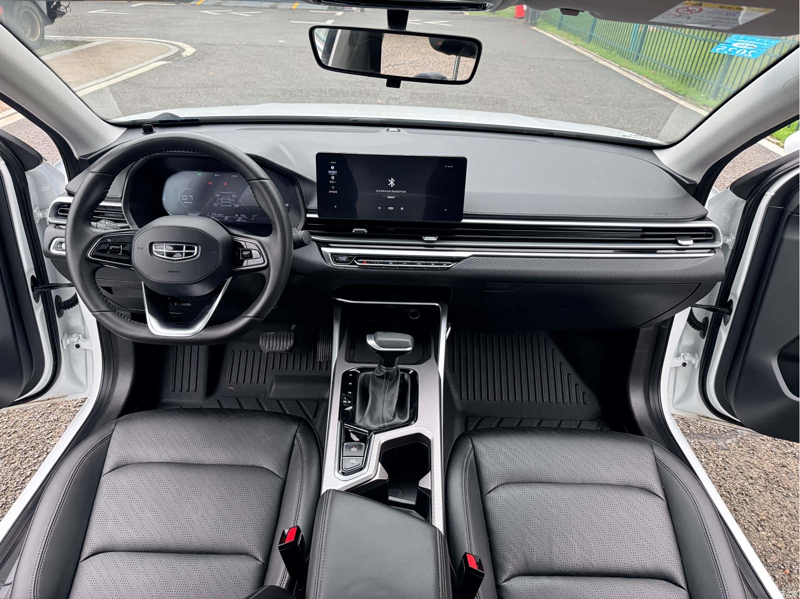 Geely Emgrand, 2023 15