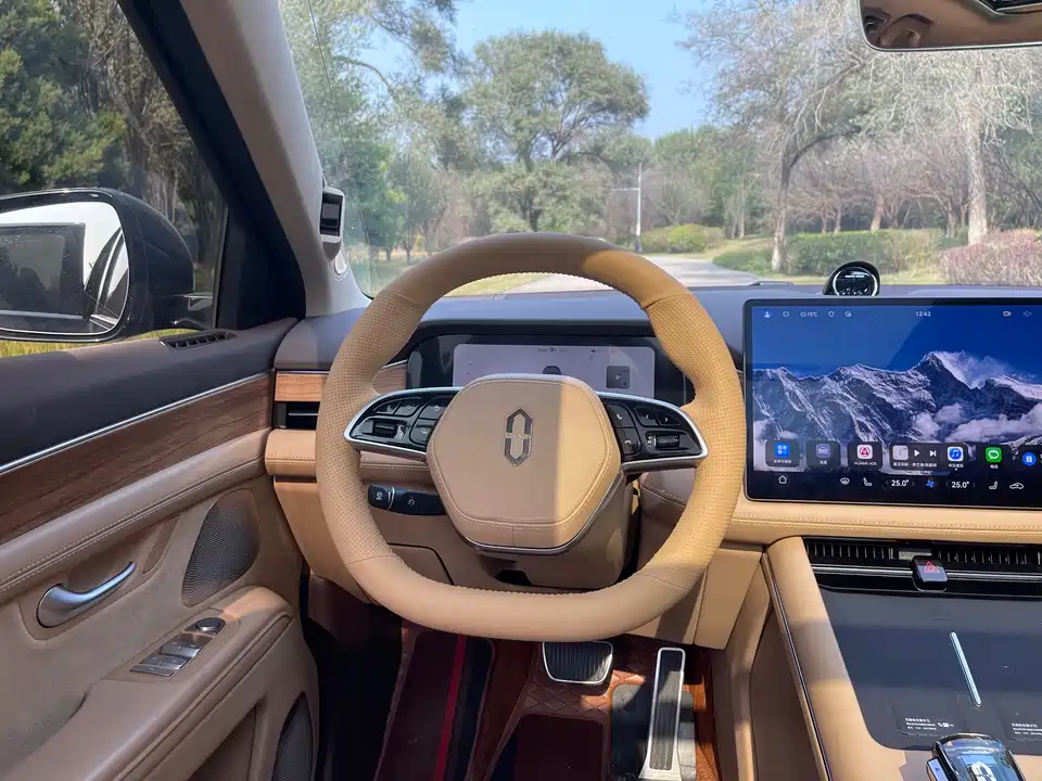 AITO Ask the world M7