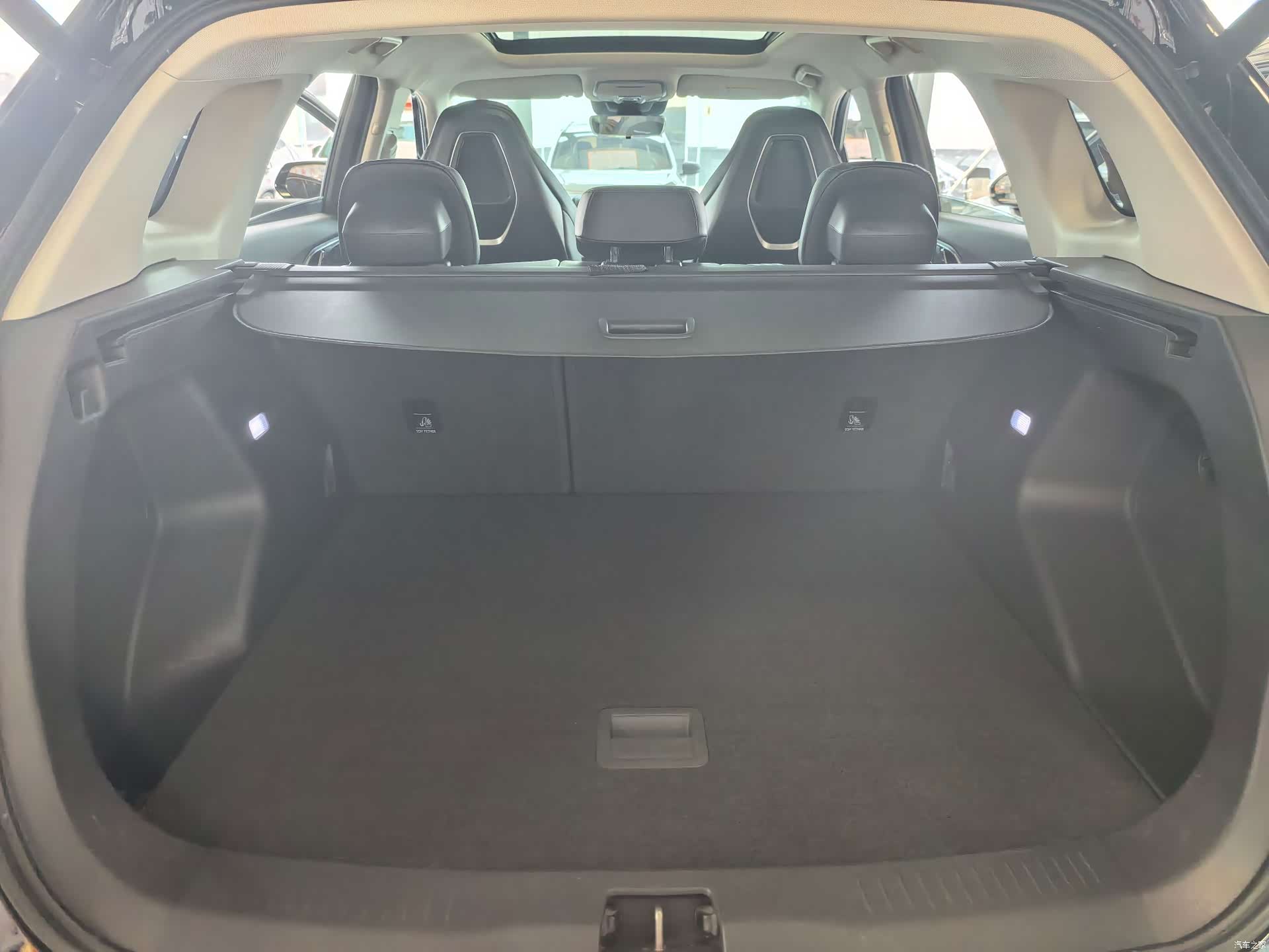 Hongqi HS3, 2024 9