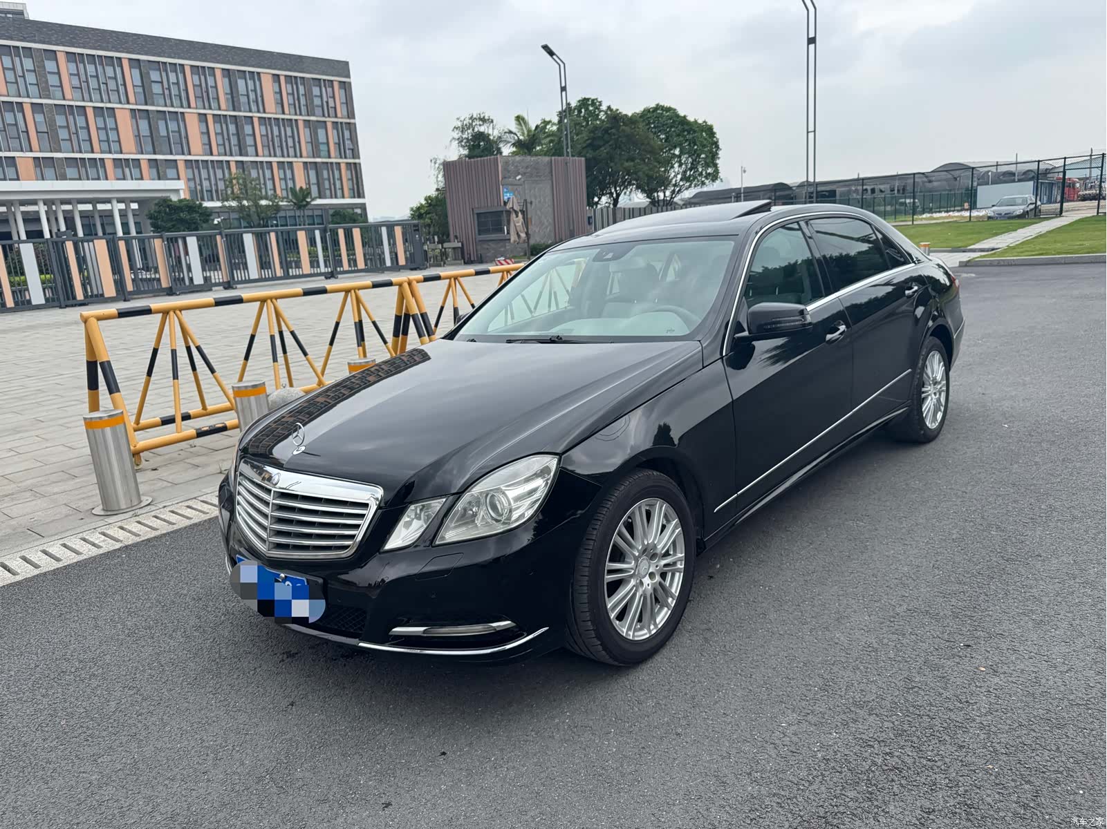 Mercedes-Benz E-Class, 2012 1