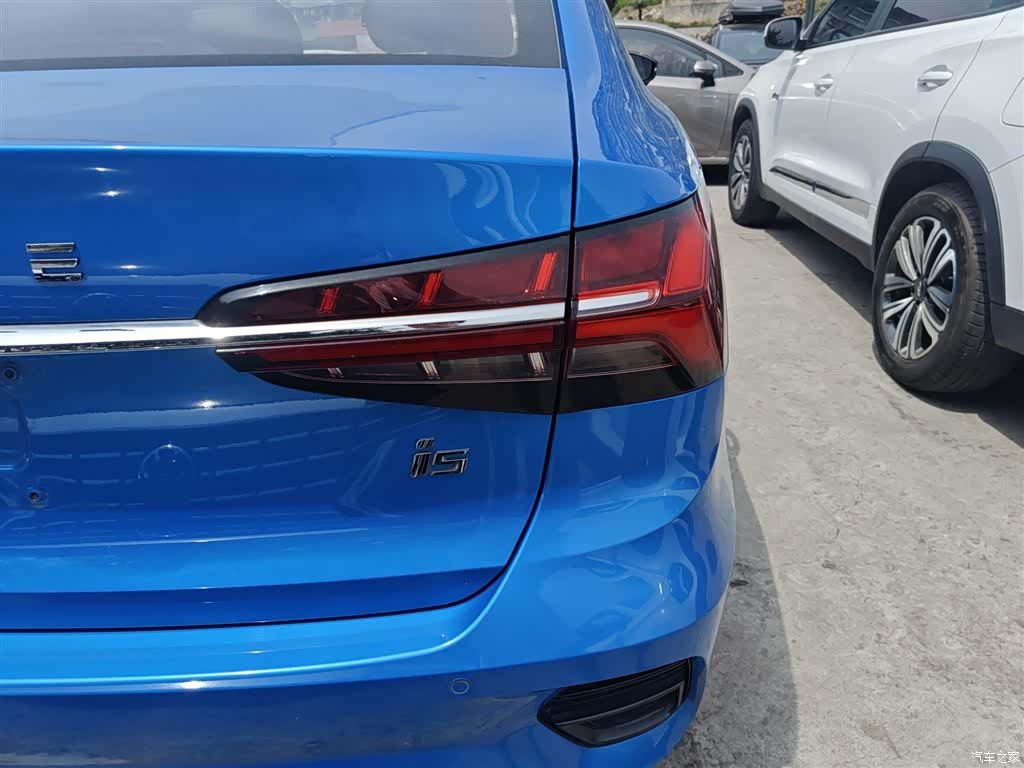 Roewe i5, 2021 8