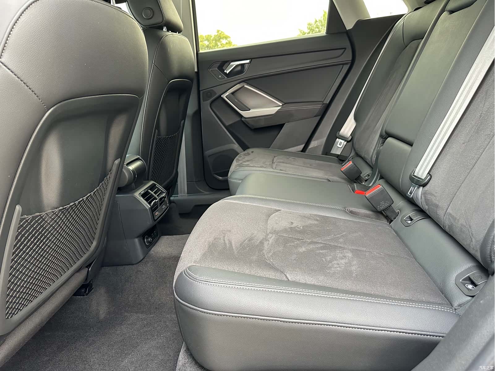 Audi Q3, 2022 10