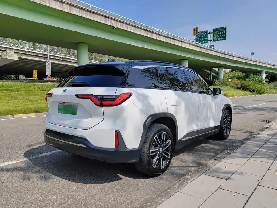 NIO ES6