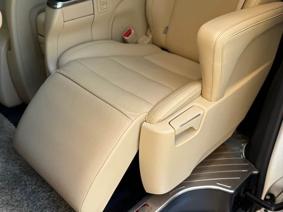 Toyota Elfa