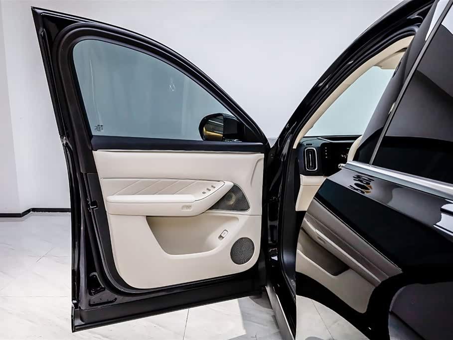 AITO Ask the world M8