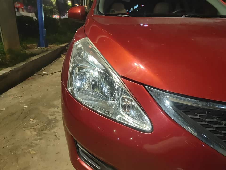 Nissan TIIDA