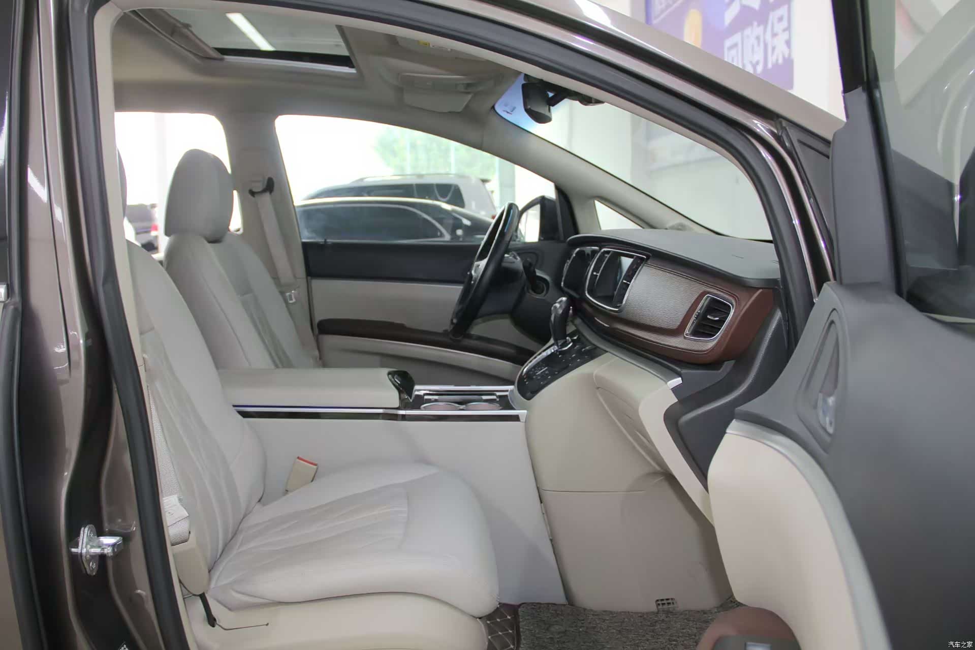 Buick GL8, 2019 4