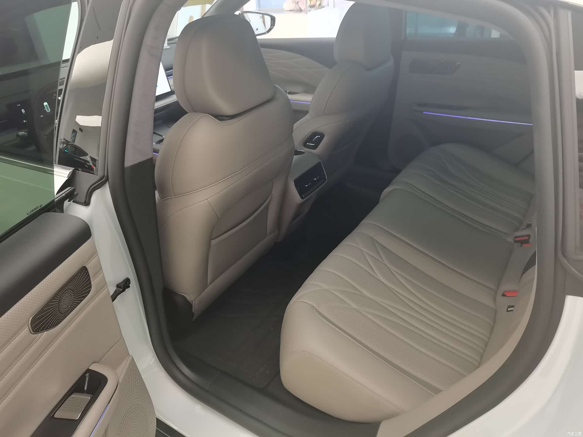 Geely 8, 2026 40