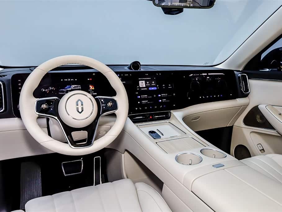 AITO Ask the world M8