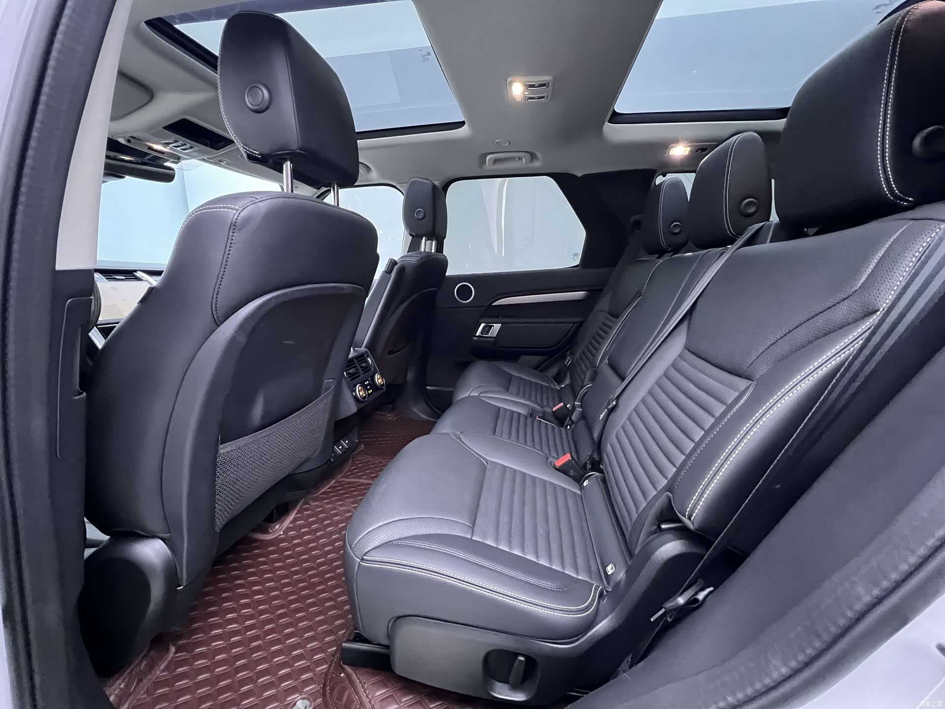 Land Rover Discovery, 2023 все фото