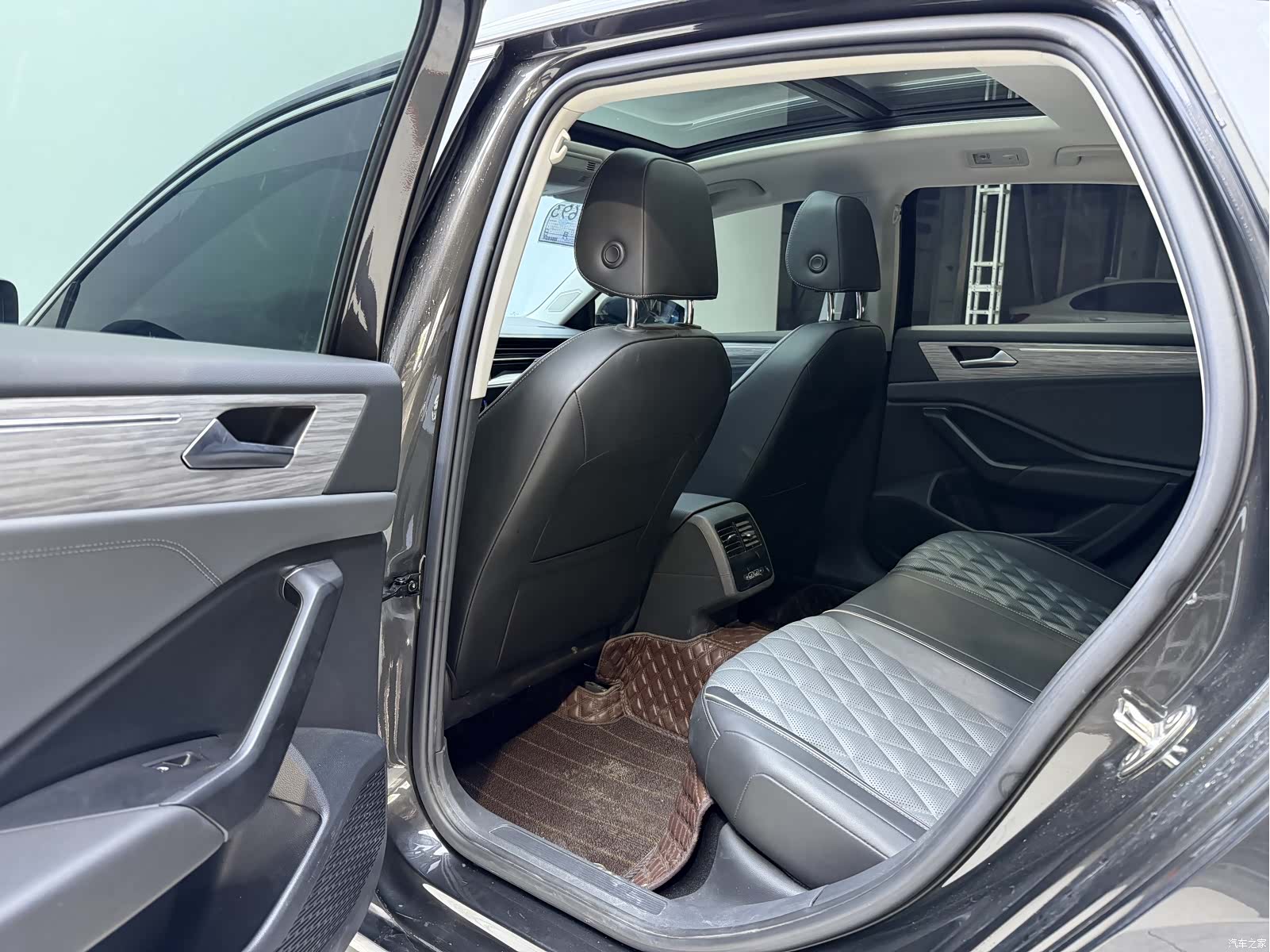 Volkswagen Sagitar, 2023 10