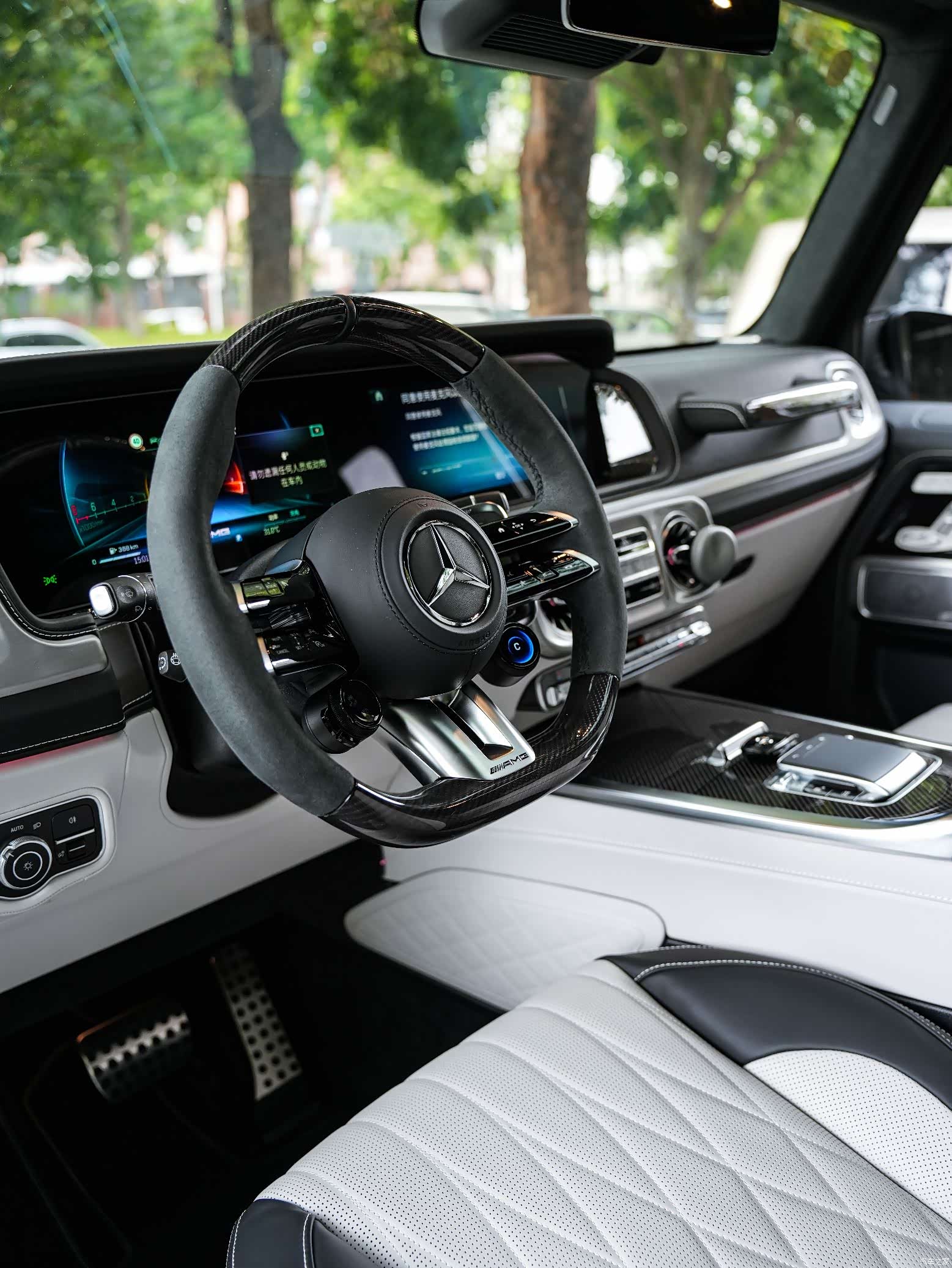 Mercedes-Benz G-Class, 2025 13