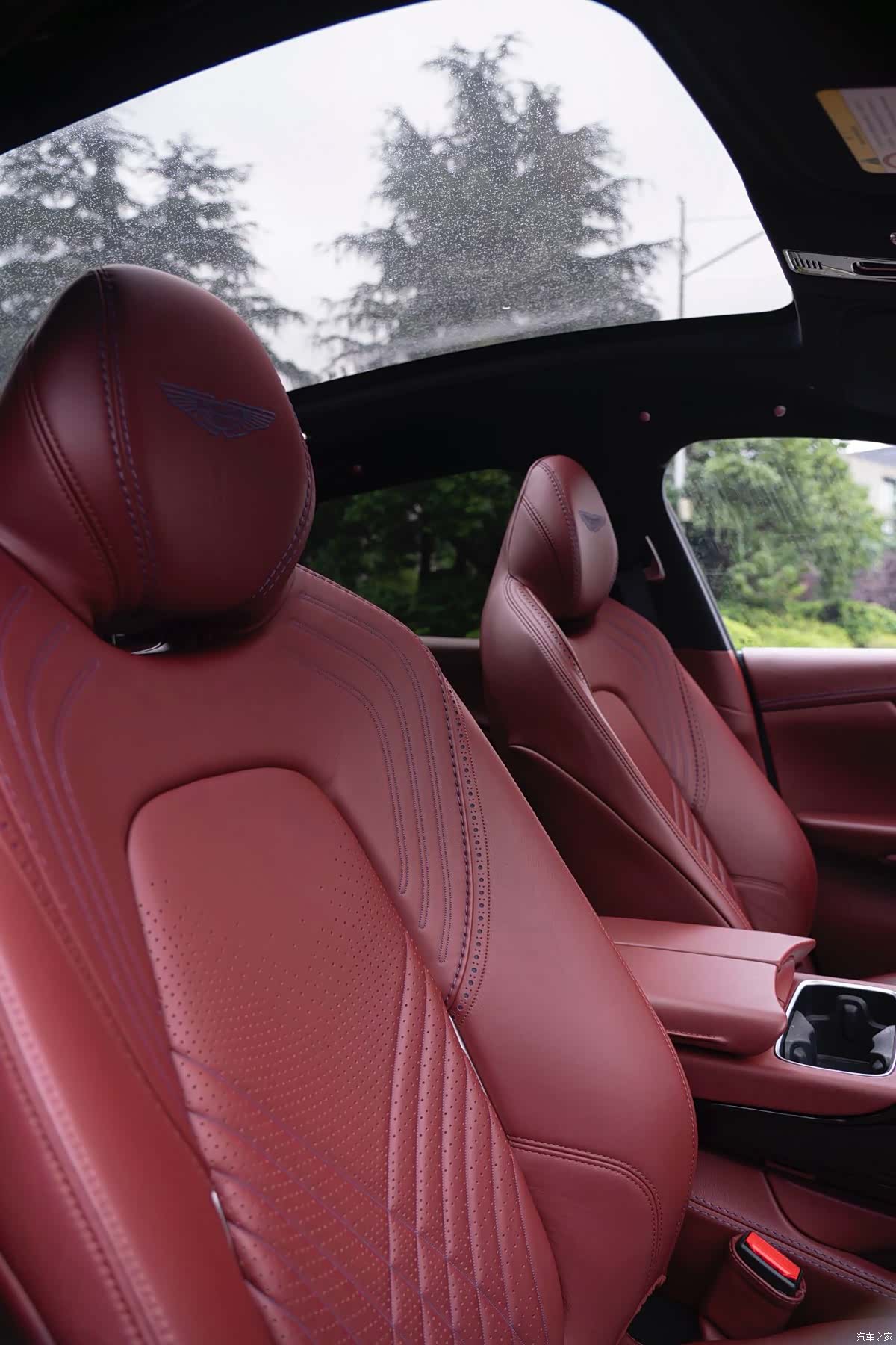 Aston Martin DBX, 2022 17
