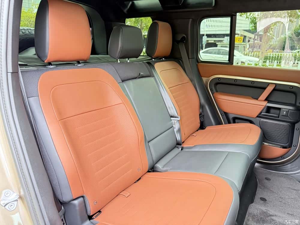 Land Rover Defender, 2026 23