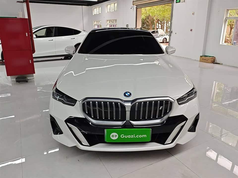 BMW i5