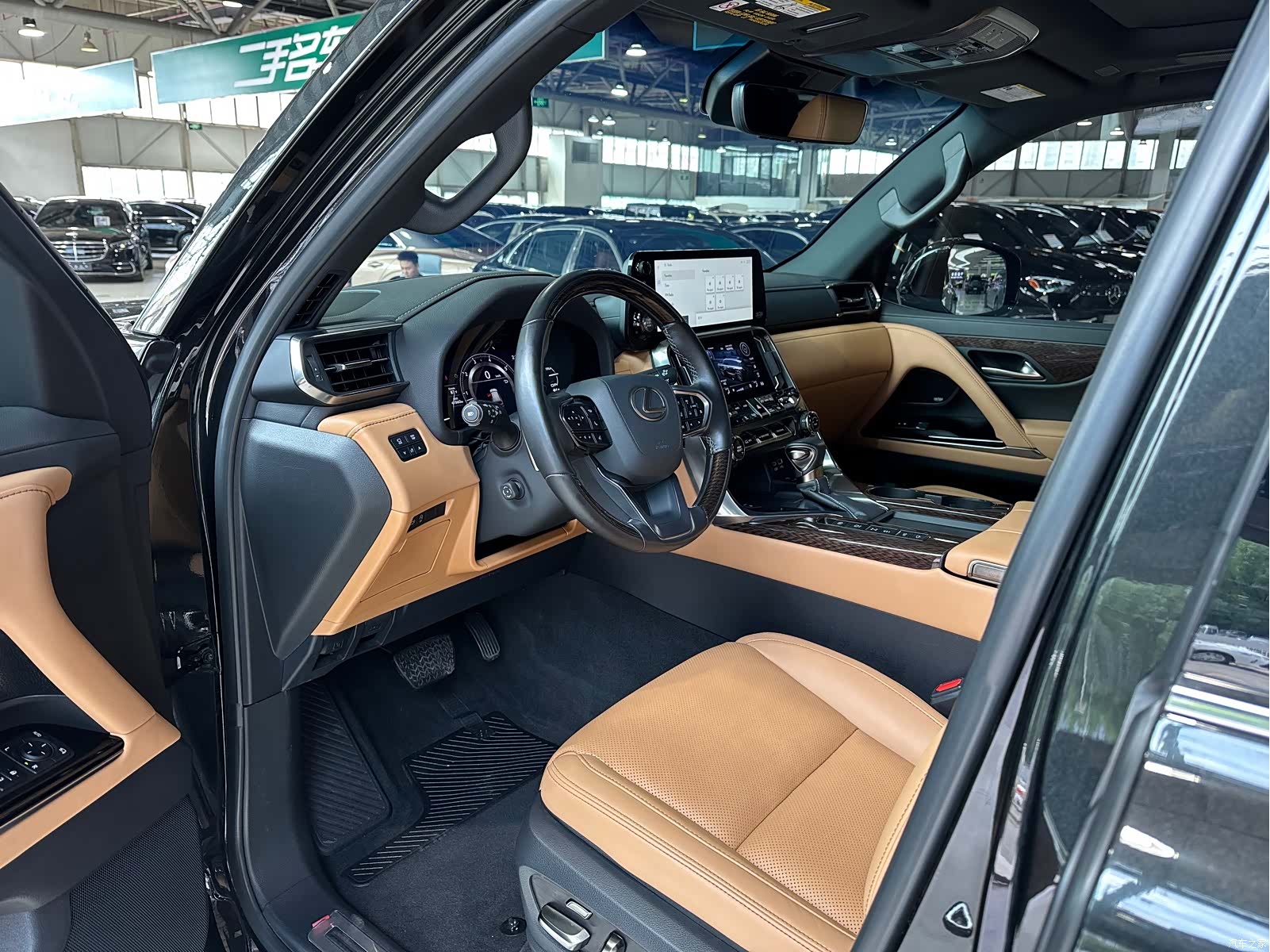 Lexus LX, 2024 7
