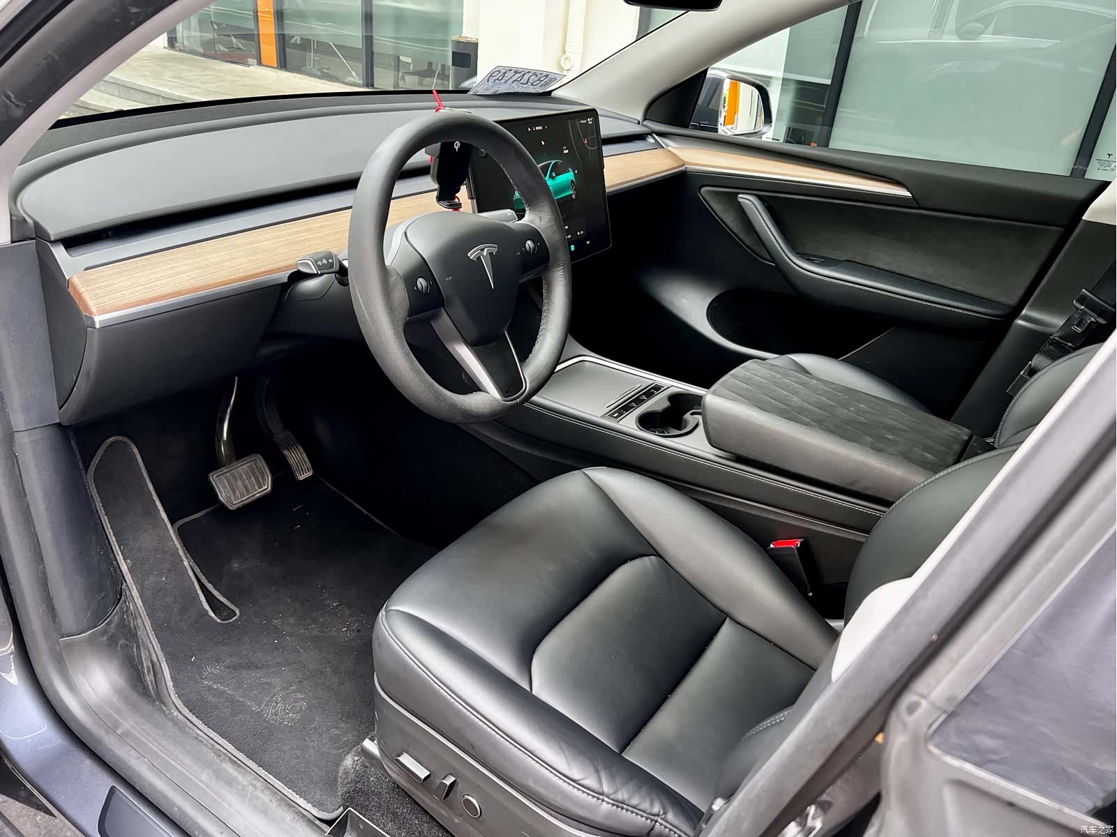 Tesla Model Y, 2022 все фото