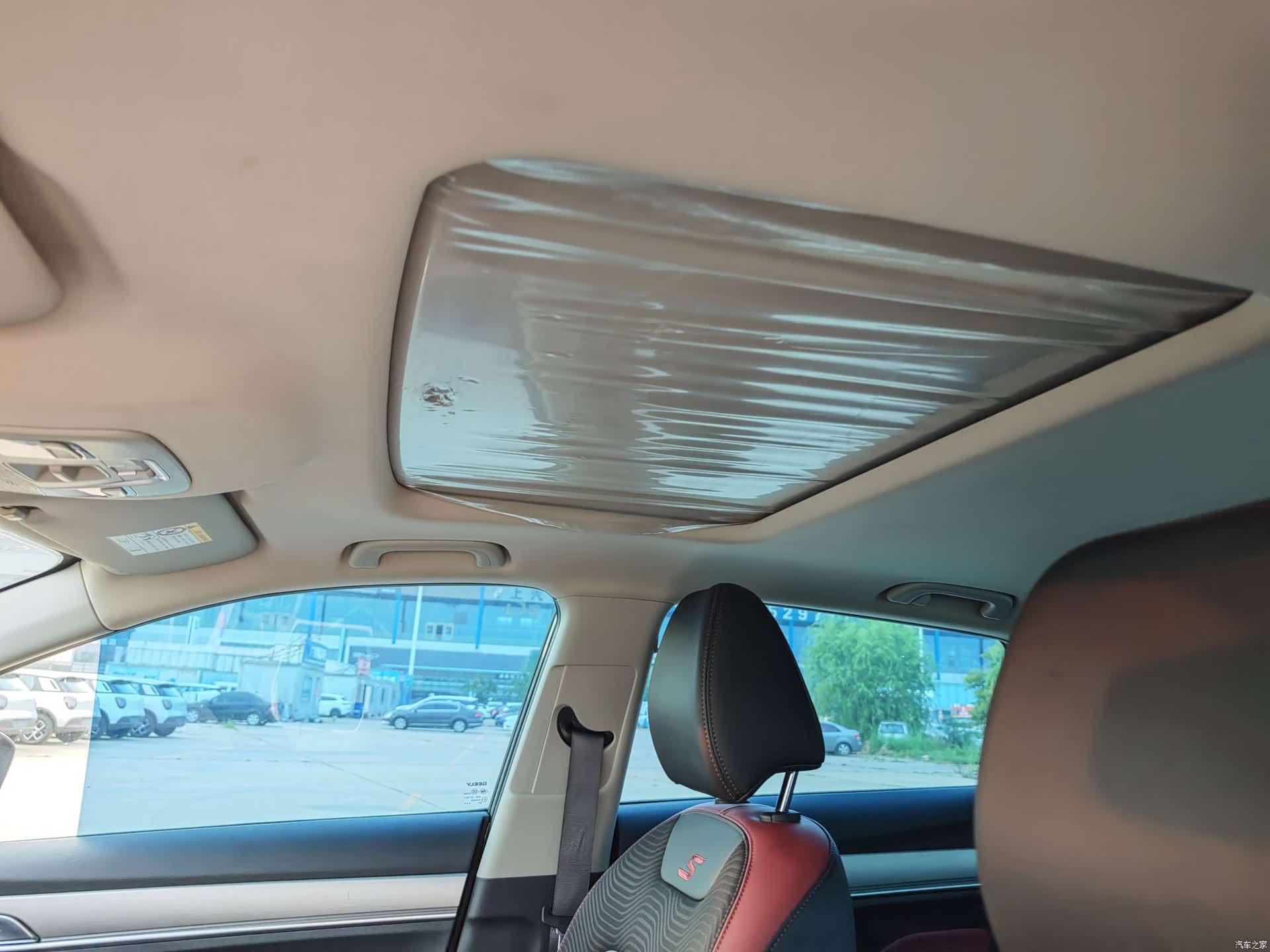 Geely Coolray, 2022 13