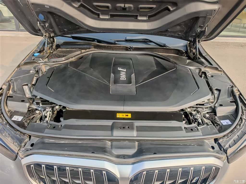BMW i5, 2025 6