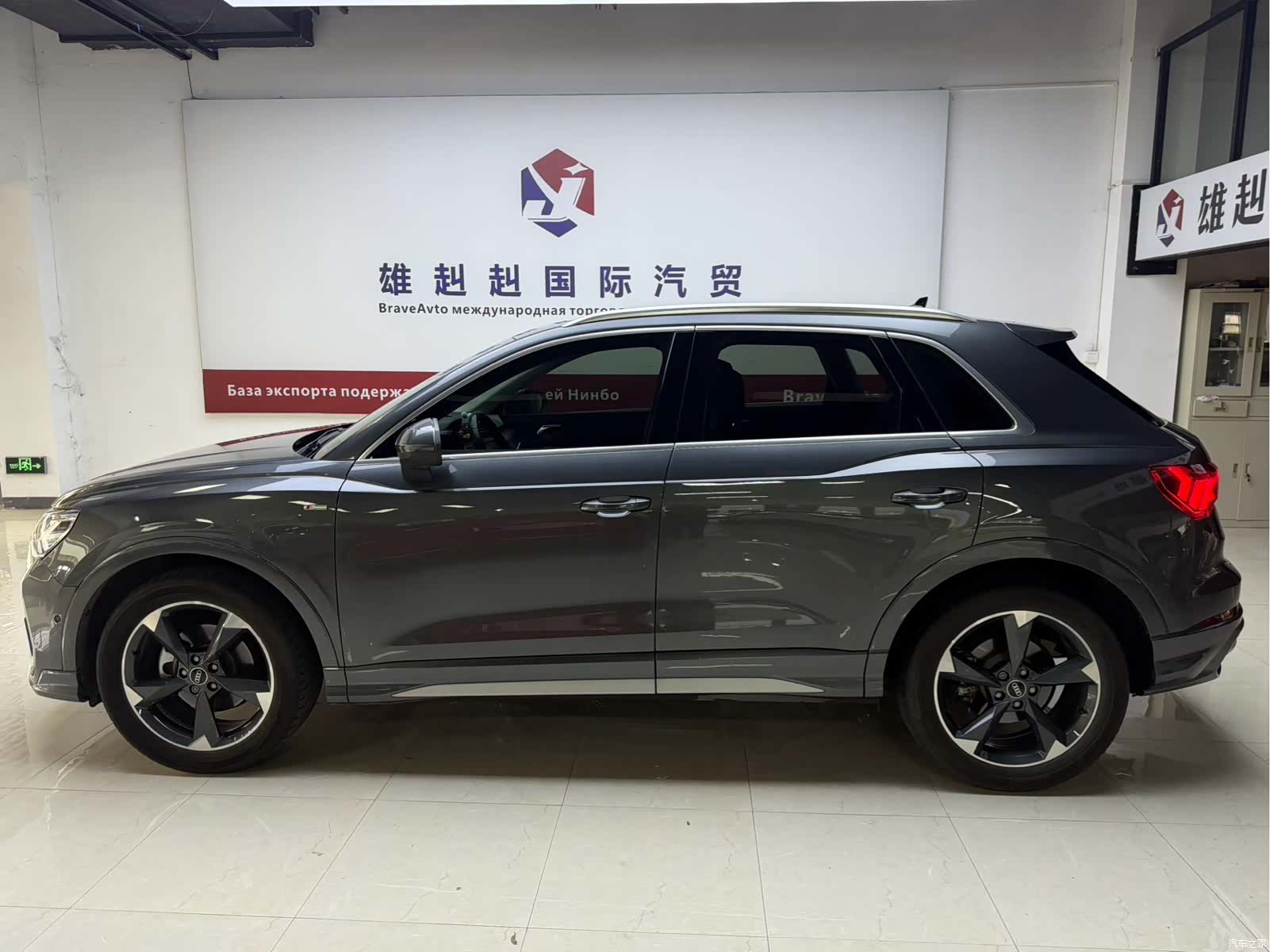 Audi Q3, 2023 4