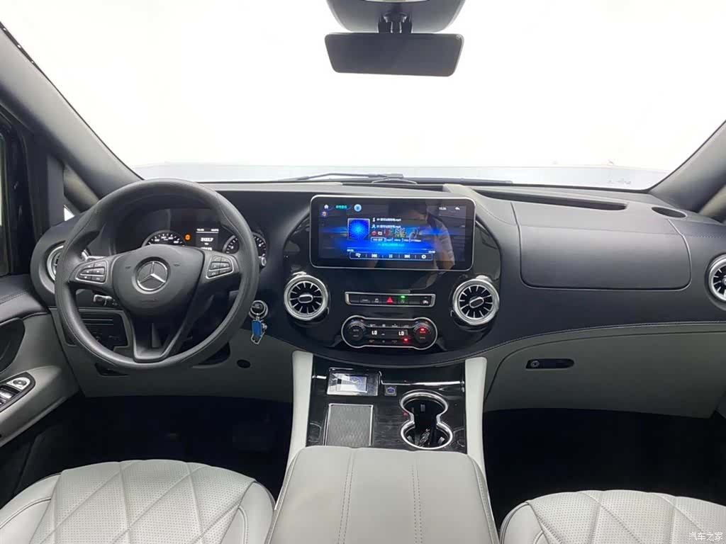 Mercedes-Benz 7, 2024 13