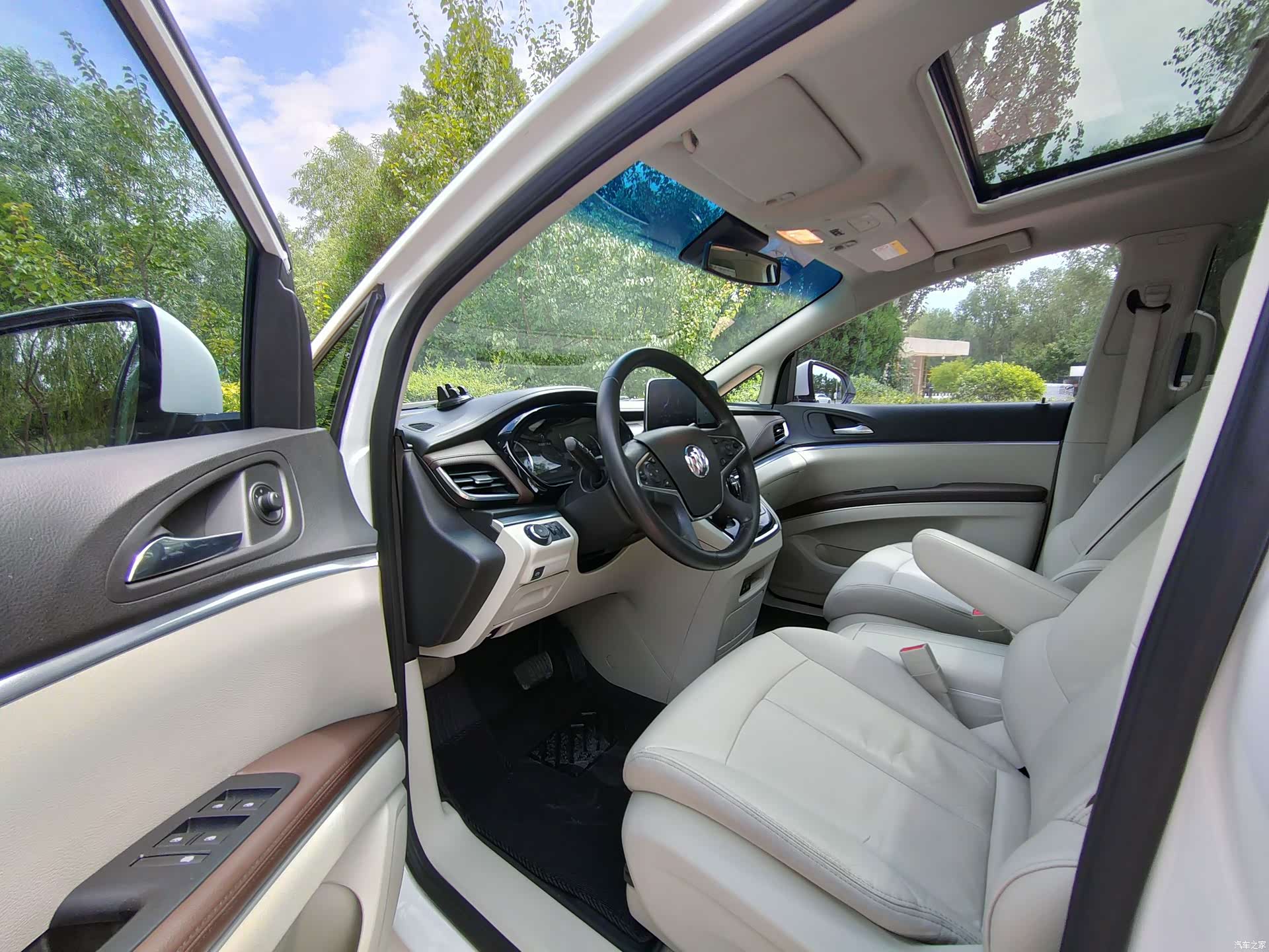 Buick GL8, 2021 4