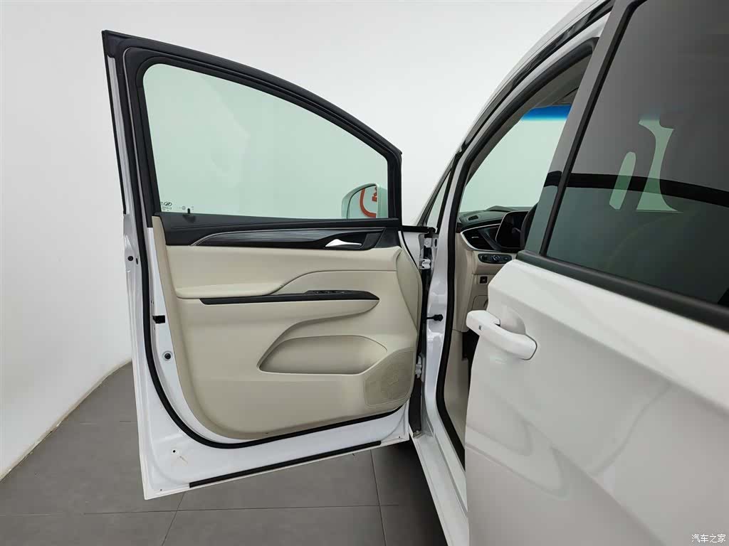 Buick GL8, 2020 8